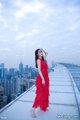 Beauty Crystal Lee ventured into blooming on the roof of a high-rise building (8 photos) P4 No.ce969e